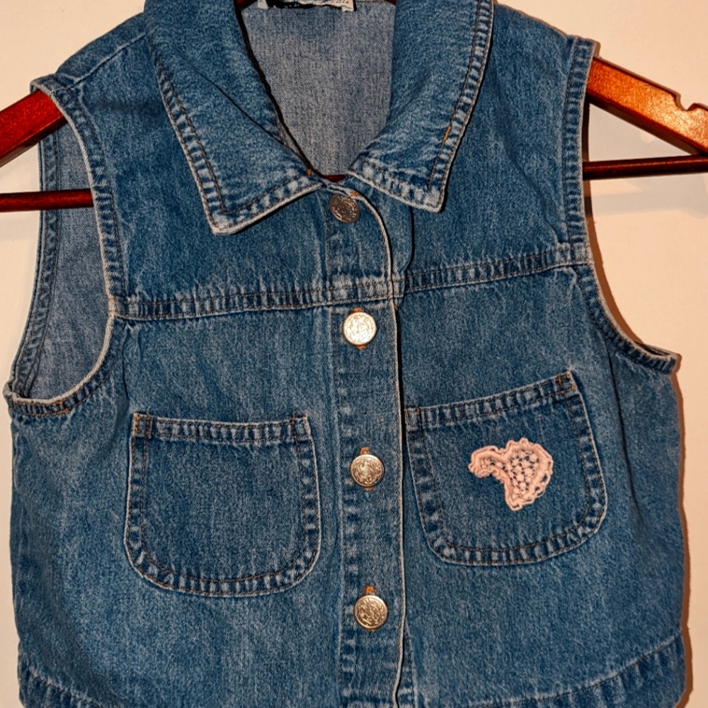 Amy byer Crop top jean vest